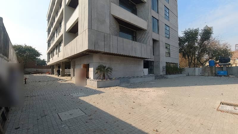 Prime Location 27000 Square Feet Building Is Available For Rent In Gulberg 3 4