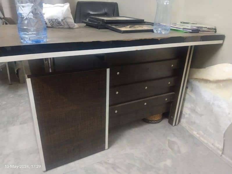office furniture for sale clusters , chairs , table 5