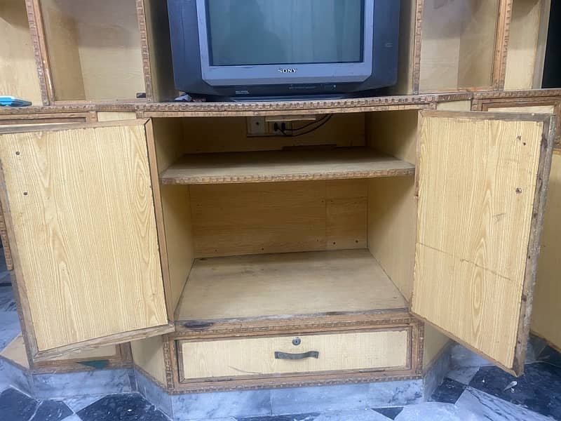 Tv cabinet with free sony tv 6