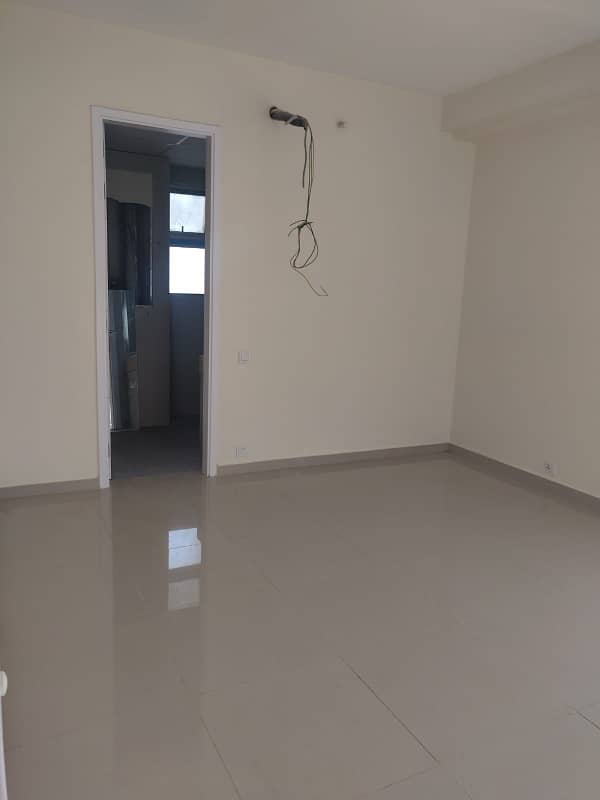 APPARTMENT AVAILABLE FOR SALE IN LUCKYONE APPARTMENT MAIN RASHID MINHAS ROAD 2