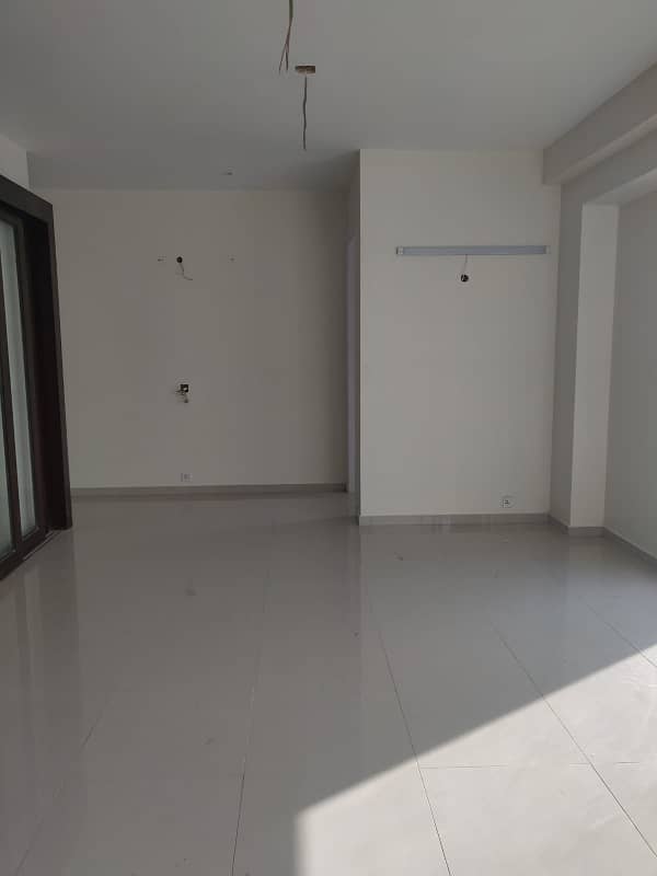APPARTMENT AVAILABLE FOR SALE IN LUCKYONE APPARTMENT MAIN RASHID MINHAS ROAD 5