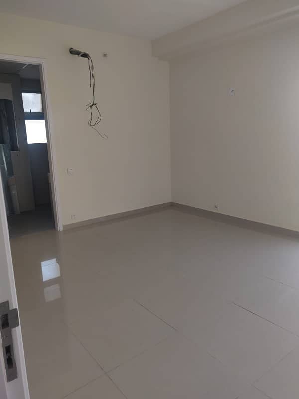 APPARTMENT AVAILABLE FOR SALE IN LUCKYONE APPARTMENT MAIN RASHID MINHAS ROAD 6