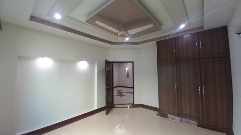 8 Marla Upper Portion With Gas is available For Rent in Bahria Town Lahore ON RENT 2