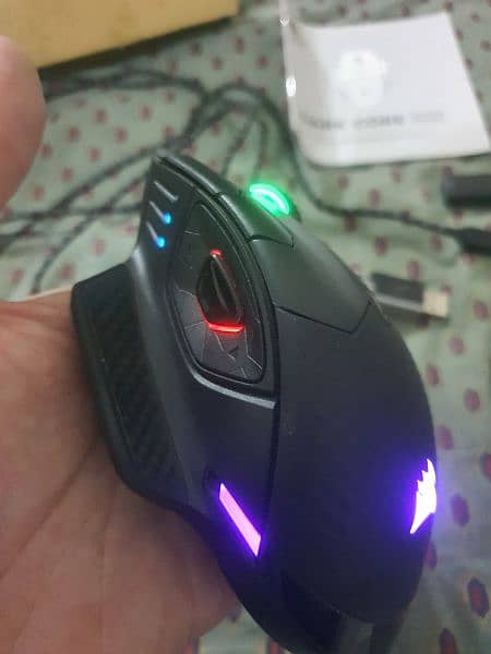 Corsair Dark Core RGB SE Wireless Gaming Mouse 1