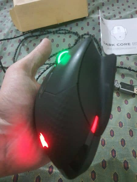 Corsair Dark Core RGB SE Wireless Gaming Mouse 2