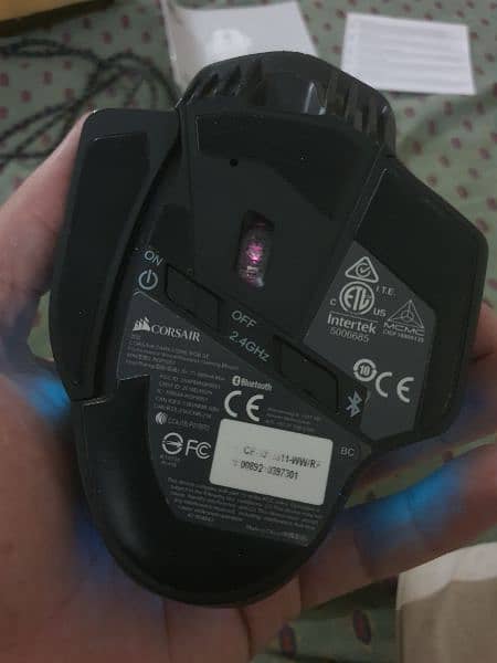 Corsair Dark Core RGB SE Wireless Gaming Mouse 3