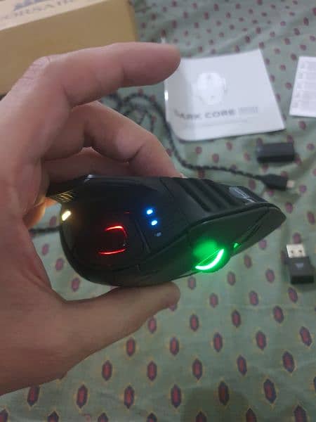 Corsair Dark Core RGB SE Wireless Gaming Mouse 4