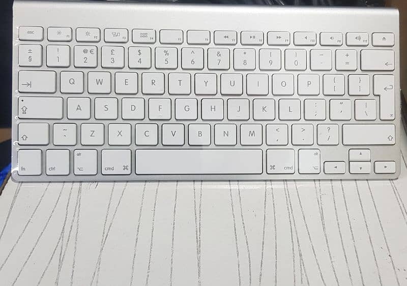 Apple Keyboard 0
