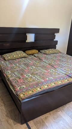2 single wooden bed set