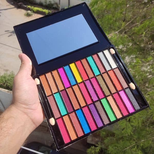 *NEW NAKED9*
36 COLOR EYESHADOW EYESHADOW 36 COLOR KIT
*RS 720/-* 2