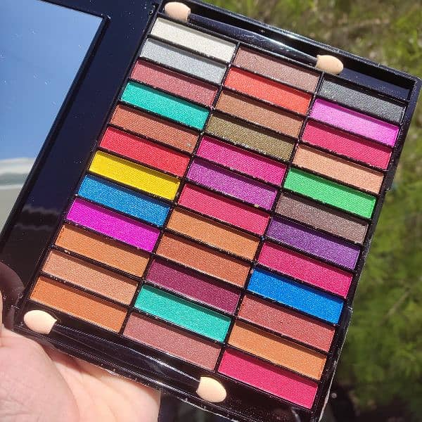 *NEW NAKED9*
36 COLOR EYESHADOW EYESHADOW 36 COLOR KIT
*RS 720/-* 3