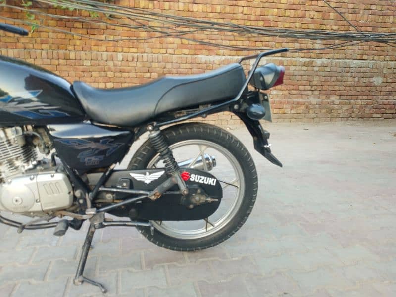 Suzuki GS 150 Special edition 4