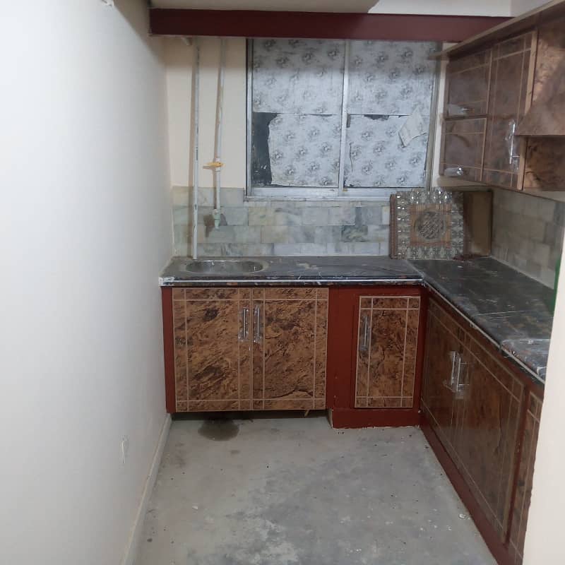 LEASE KDA FLAT EXTANT ION 4TH FLOOR WEST BUNGALOWS FACE 10
