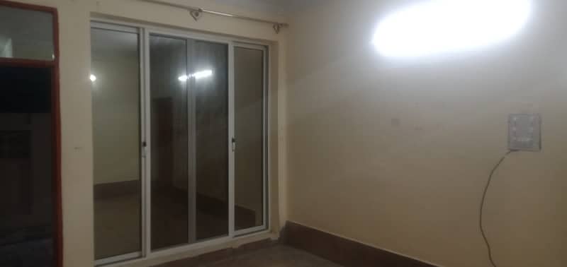 Prime Location Gulberg 10 Marla Upper Portion Up For rent 8