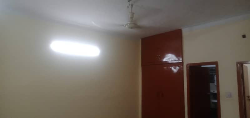 Prime Location Gulberg 10 Marla Upper Portion Up For rent 9