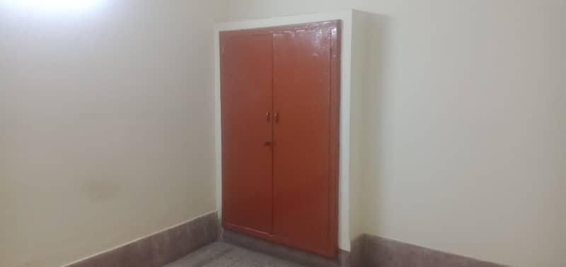 Prime Location Gulberg 10 Marla Upper Portion Up For rent 11