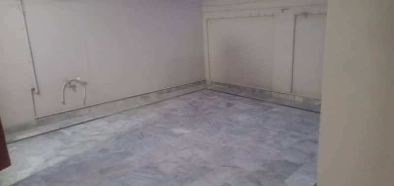 Prime Location Gulberg 10 Marla Upper Portion Up For rent 16