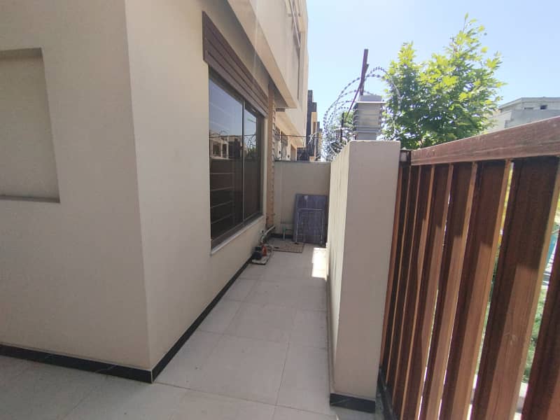 BRAND NEW BEAUTIFULL (5 MARLA HOUSE )AVAILABLE FOR RENT 3
