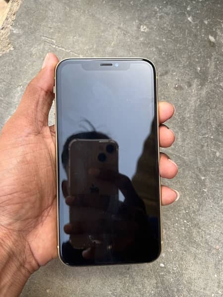 iPhone XR Condition is 10_9 battery health 79 JV 1
