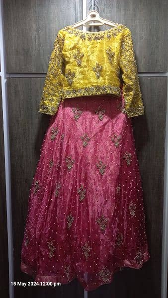 beautiful dress. . for mehndi occasions specially 2