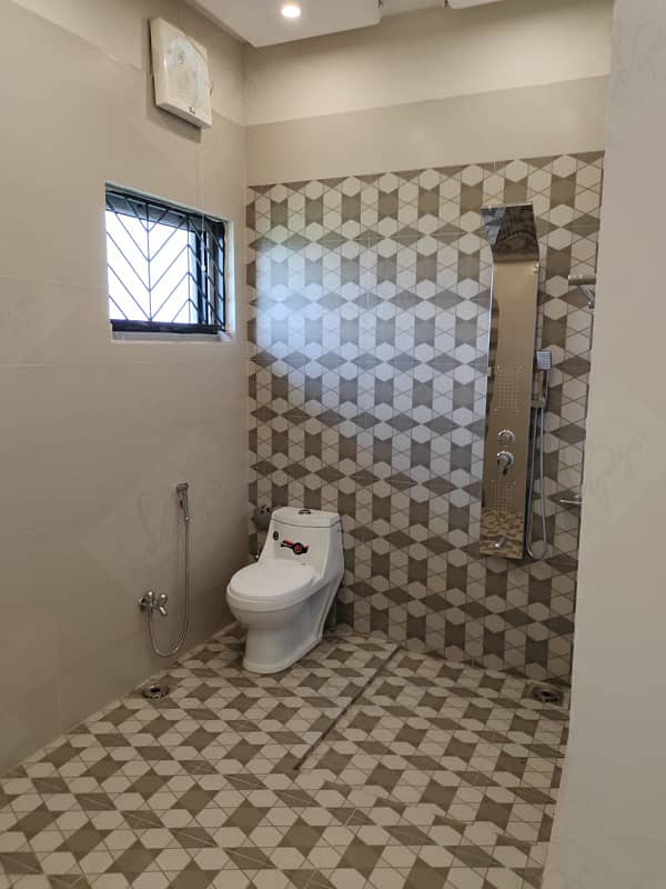 5 Marla Like New House Available For Sale In Bahria Town Lahore. 9