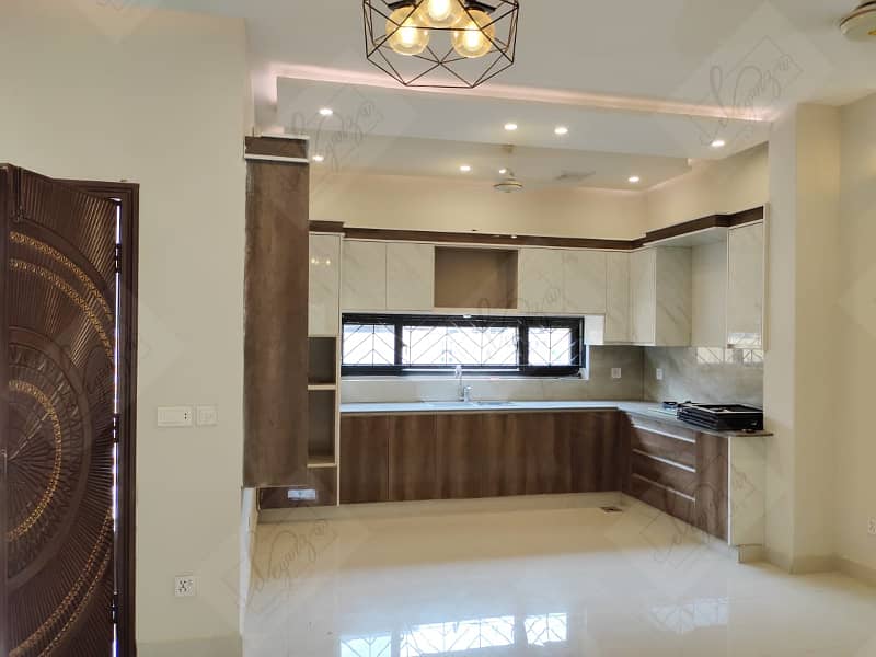 5 Marla Like New House Available For Sale In Bahria Town Lahore. 17