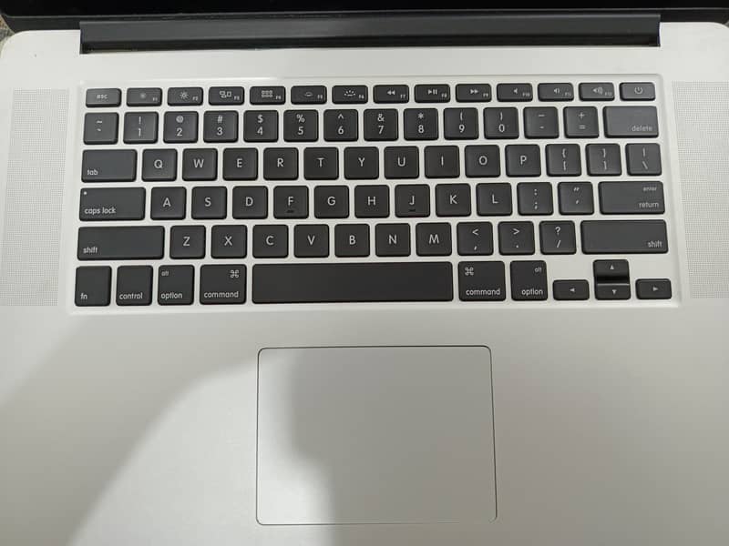 MacBook pro early 2013 15" retina 500gb ssd. 3