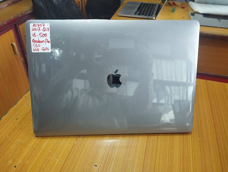 MacBook Pro  A1707 1