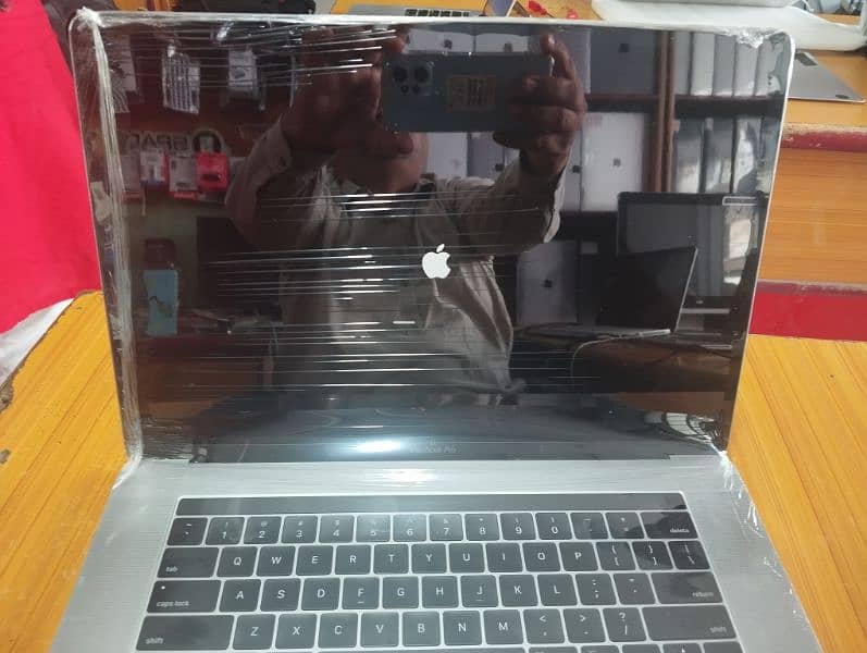 MacBook Pro  A1707 3
