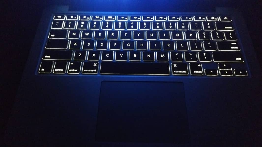 Apple MacBook Pro Ratina 2015 13" (Read Ad) 10
