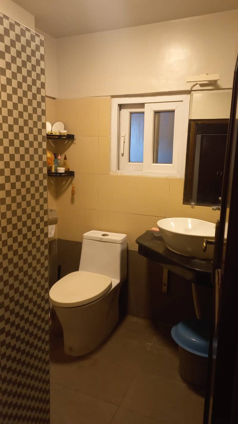 2 Bedroom 950 Sq feet apt for sale in dha ph 5 badar comm 1st floor 8