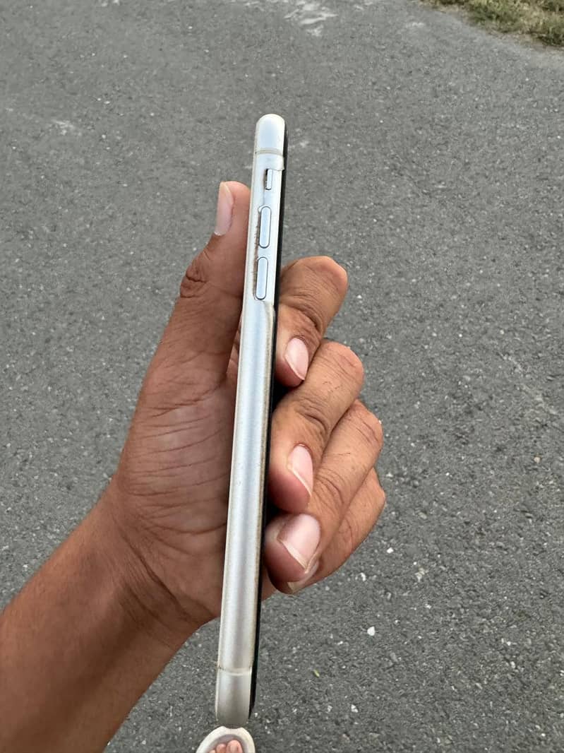 IPHONE 11 PTA APPROVED with box (urgently sale) 3