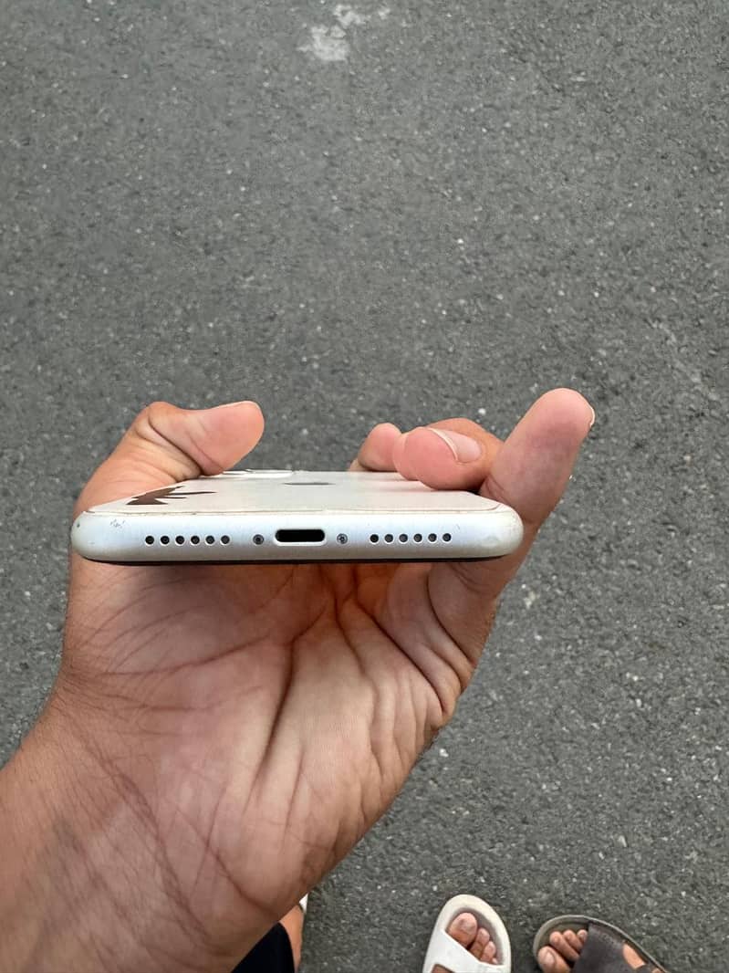 IPHONE 11 PTA APPROVED with box (urgently sale) 4