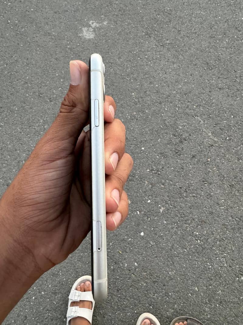 IPHONE 11 PTA APPROVED with box (urgently sale) 5