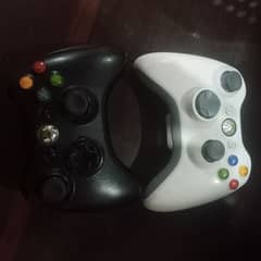 Xbox 360 Wireless Controllers White and Black 0