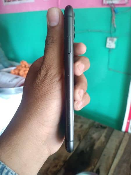 IPhone 11 water pack 64gb non pta 3