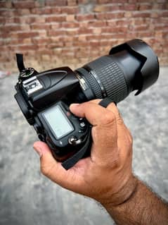 Nikon D7000 DSLR Camera with Lense 18.105mm 0