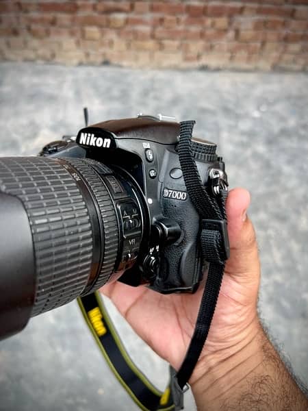 Nikon D7000 DSLR Camera with Lense 18.105mm 1