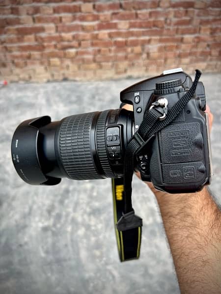Nikon D7000 DSLR Camera with Lense 18.105mm 9