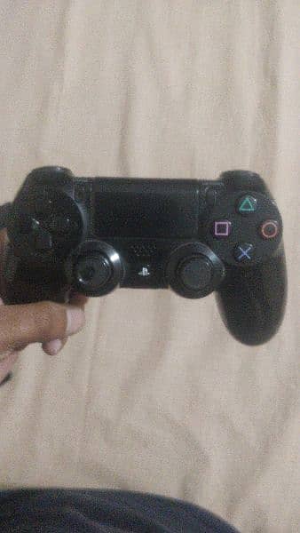 PS4 256 With 2 controllers 4