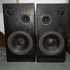 speakers for sale only one month use 03021016147 contact