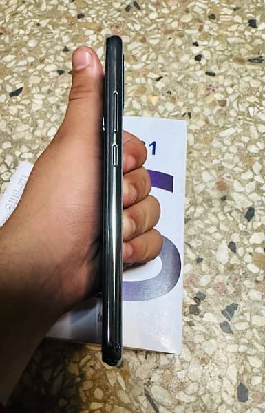 Vivo S1 8/256 With Box and Charger 5