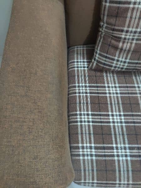 5 SEATER SOFA USED BUT GOOD CONDITION 2