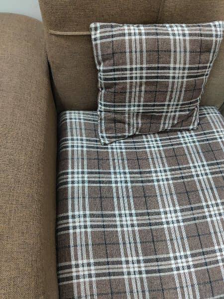 5 SEATER SOFA USED BUT GOOD CONDITION 7