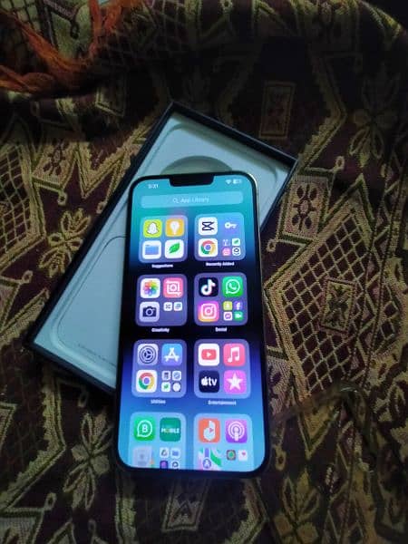 Apple iphone 13 pro max 128gb 10/10 condition. . . pta approved 2