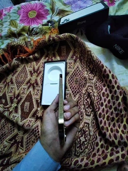 Apple iphone 13 pro max 128gb 10/10 condition. . . pta approved 6