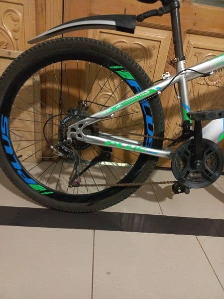 PLUS new mountain bike in 9/10 with tubless tires. 1