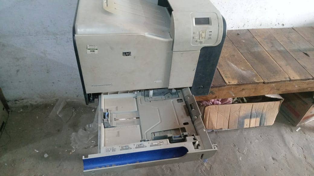 HP COLOR LASER JET Printer cp3525dn 1