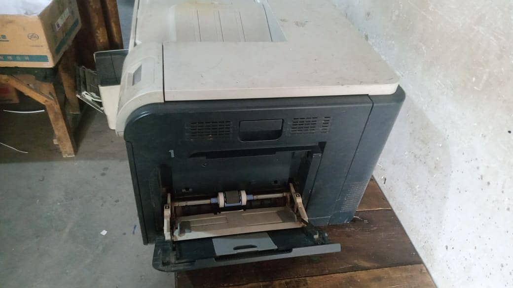 HP COLOR LASER JET Printer cp3525dn 3