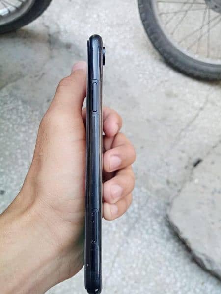 iPhone Xr  non PTA 2